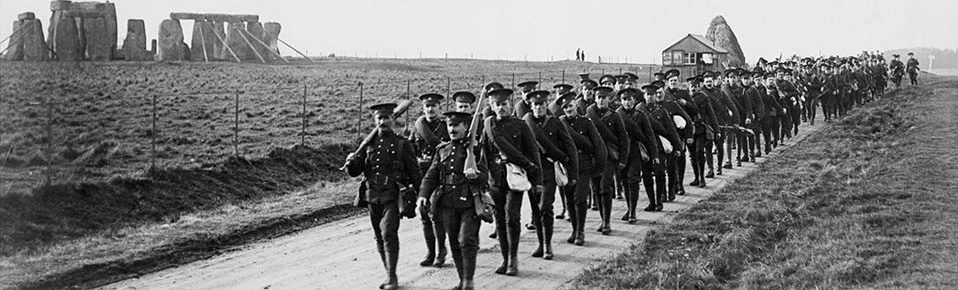 Men_of_the_CEF_10th_Alberta_Battalion_pass_Stonehenge_1914